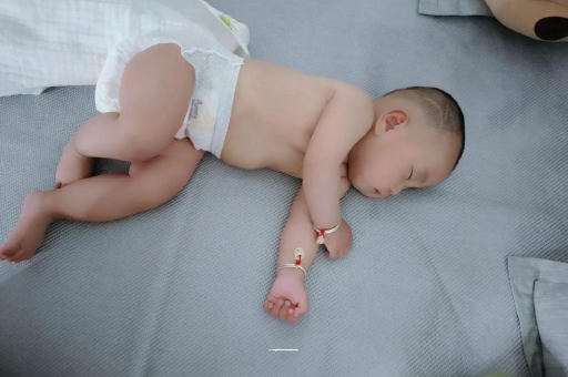 内江三个月宝宝抬头不稳